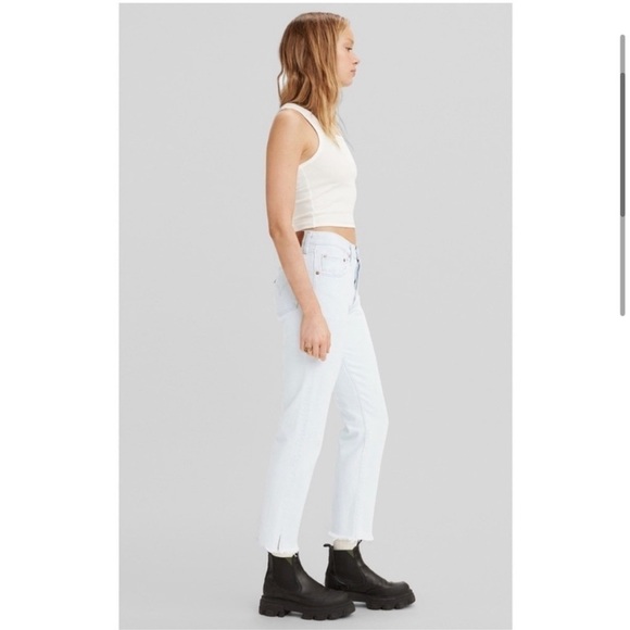 Levi’s 501 Original Cropped Jean in Light Indigo - Picture 4 of 8